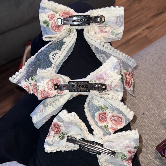 Set of 3 matching bows different sizes floral pink and green cream white lacy - Picture 2 of 2